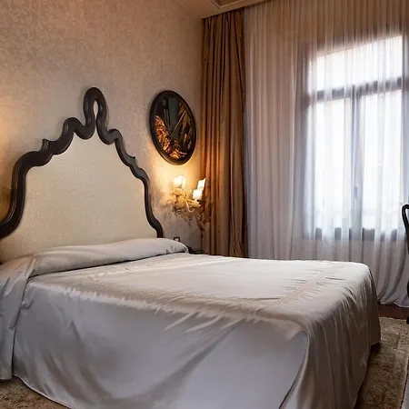 Palazzetto Madonna فندق البندقية